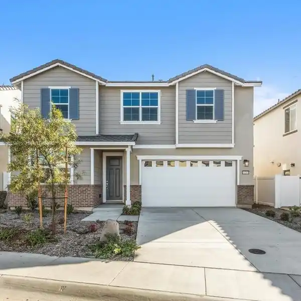 MODERN WALKER TRAILS HOME WITH PARKSIDE ELEGANCE