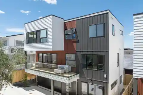 Stunning Brand New Residence