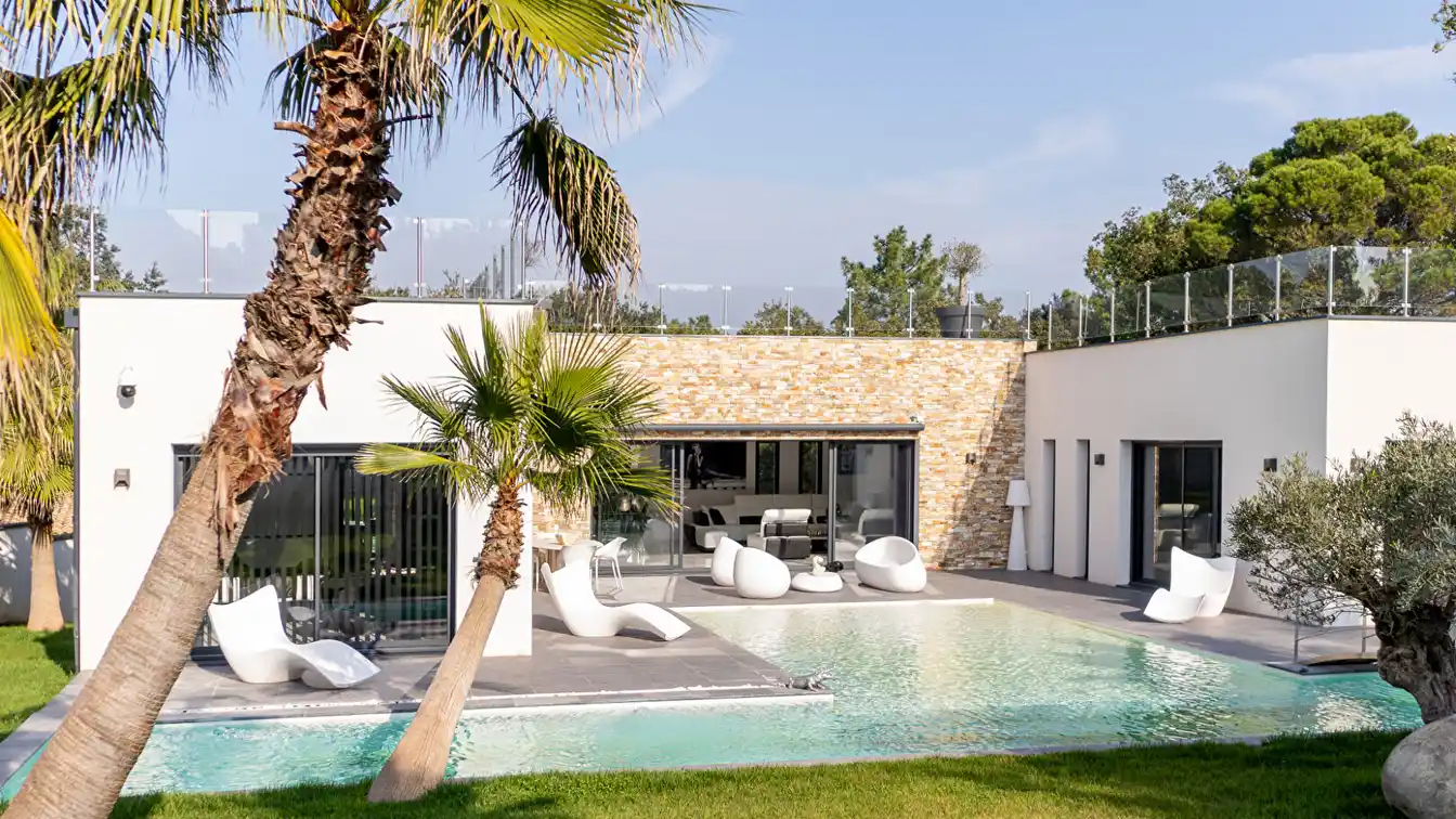 Ultra-contemporary Villa in a Provencal Village