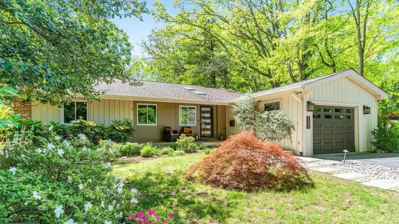 Contemporary Rambler with Pool