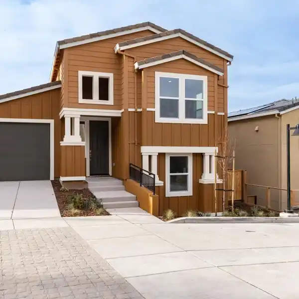 STUNNING SPLIT-LEVEL HOME IN QUARRY HEIGHTS