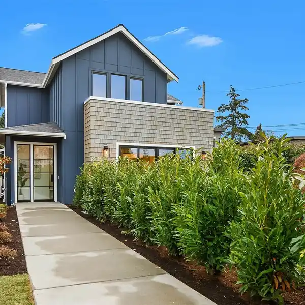 BRAND NEW BEAUTY IN WEST OF MARKET
