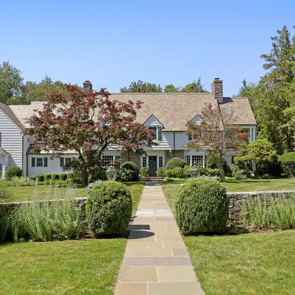 HANDSOME 1938 CLAPBOARD-CLAD COLONIAL
