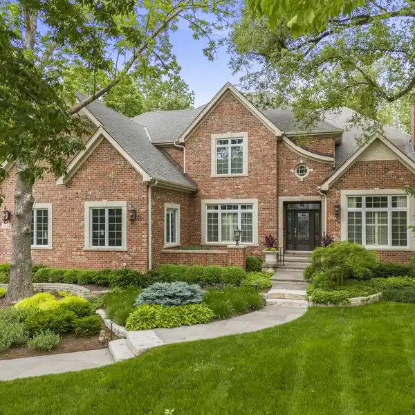 TIMELESS ELEGANCE NEAR DOWNTOWN
