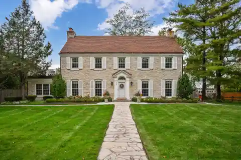Beautifully Renovated Lannon Stone Luxury Residence