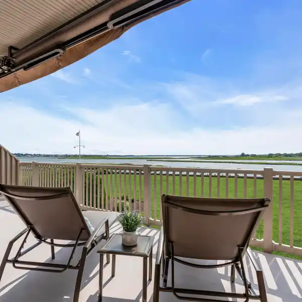 EXCEPTIONAL TOWNHOUSE IN OCEAN REEF