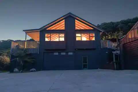 Blind Bay Coastal Estate with Lodge-Style Luxury