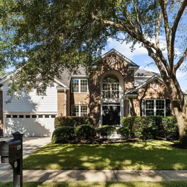 LOWCOUNTRY ELEGANCE WITH VERSATILE LIVING SPACES