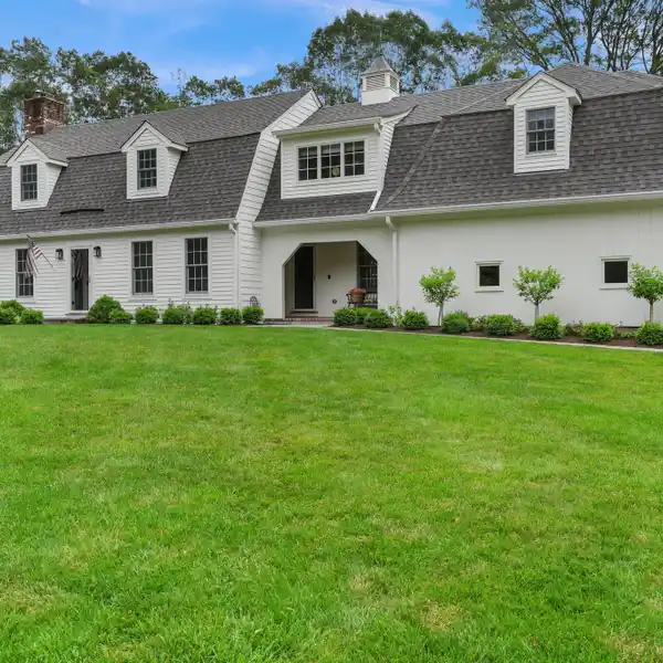 SOPHISTICATED TRADITIONAL COLONIAL IN PRIME NEIGHBORHOOD SETTING