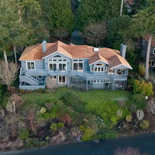 COMPLETELY UPDATED CUSTOM HOME IN BOUNDARY RIDGE