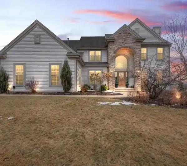 METICULOUSLY CRAFTED KINGS WAY HOME