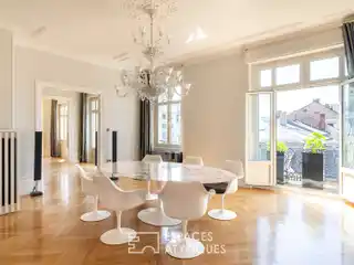 Opulent Architect-designed Flat with Cathedral Views
