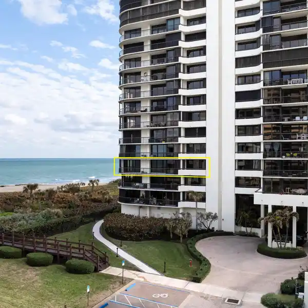 NEWLY RENOVATED HIGH-END DIRECT OCEANFRONT CORNER RESIDENCE