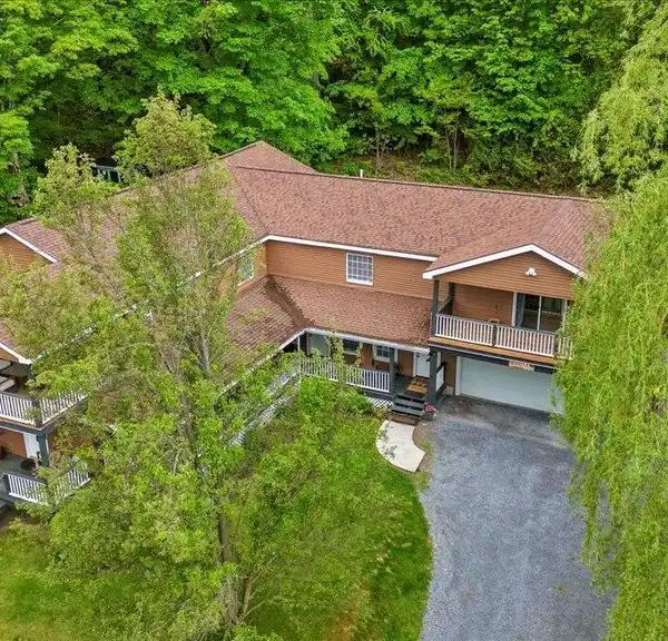 LARGE HOME STEPS FROM LAKE GEORGE