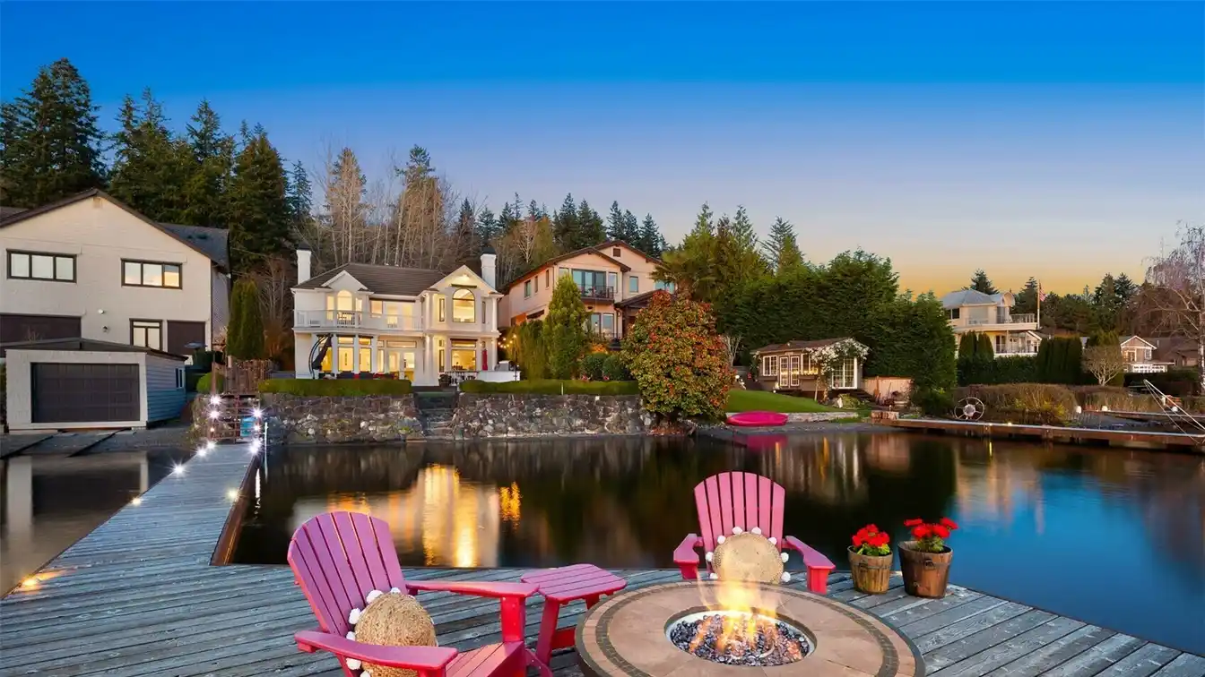 Luxury Lakeside Serenity