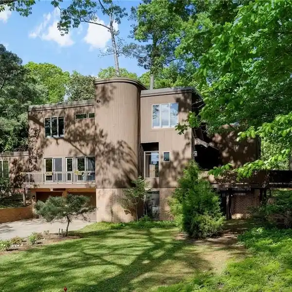 LUXURY LIVING AT ITS FINEST IN BAY COLONY