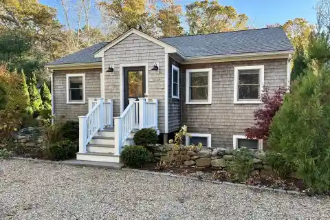 Elegant Home with Lush Gardens and Versatile Design