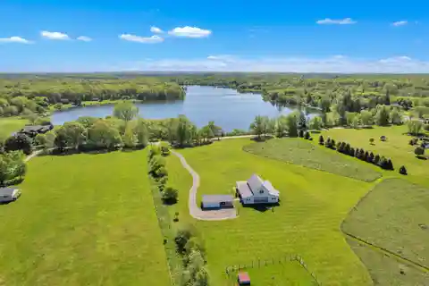 Peaceful Country Living with Modern Style