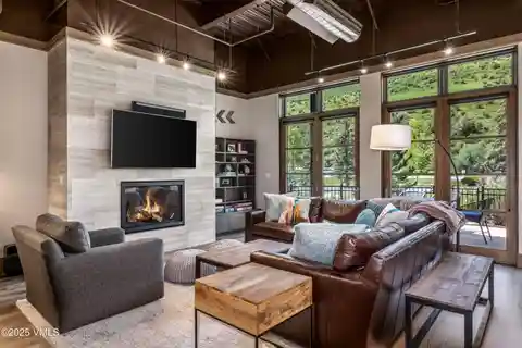 Striking Mountain Contemporary Retreat