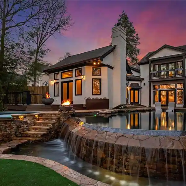 MODERN SANCTUARY WITH OUTDOOR LIVING PERFECTION
