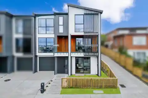 Ultimate Modern Living in Beachside Suburbs