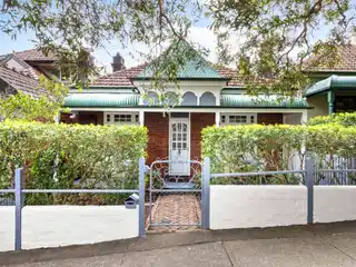 Carefully Updated Federation Cottage