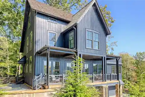 Unique Family Retreat in Burton