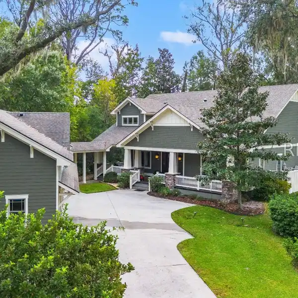 CRAFTSMAN MASTERPIECE WITH SCENIC GOLF VIEWS