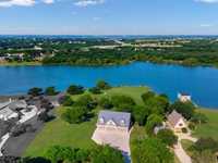 COMPLEXE POLYVALENT SUR LE LAC LEWISVILLE
