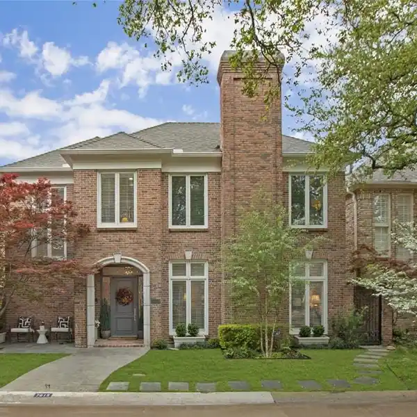 TRANSITIONAL RESIDENCE IN COVETED CARUTH VILLAGE