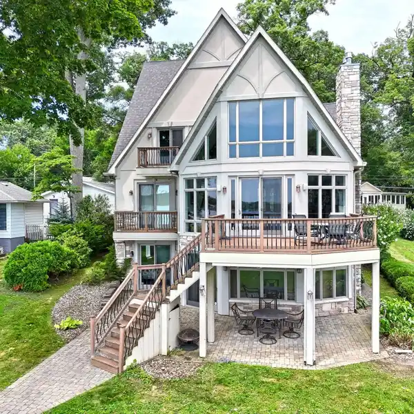 MAGICIAN LAKEFRONT LUXURY WITH STUNNING FOUR-LEVEL DESIGN