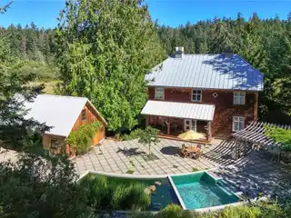 Hidden Valley - 25-Acre Private Estate