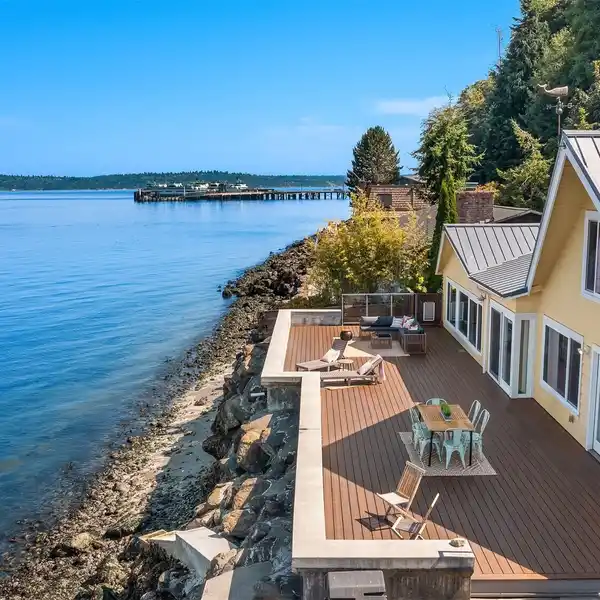 BEAUTIFULLY APPOINTED HOME ON PUGET SOUND