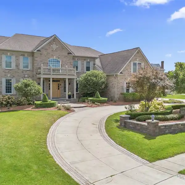 GRAND ESTATE BLENDING ELEGANCE AND INNOVATION