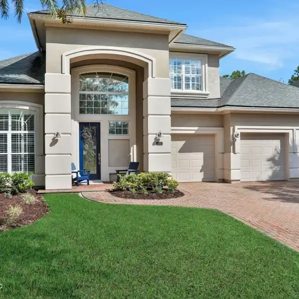 BEAUTIFUL HOME IN SOUGHT-AFTER COMMUNITY