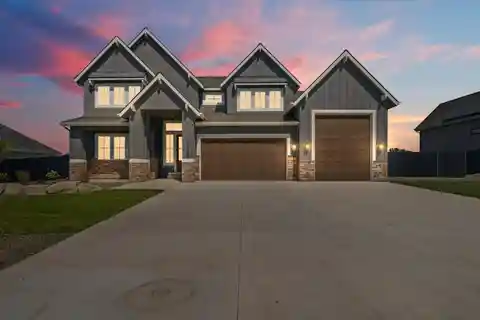 Spacious New Construction in Riverwood