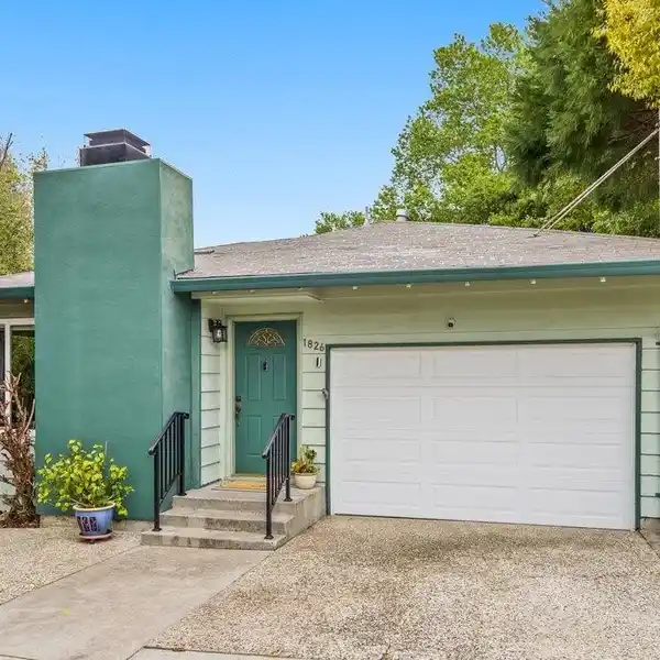 MID-CENTURY BUNGALOW ON AN EXPANSIVE LOT