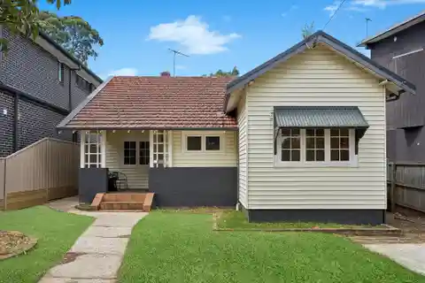 Sunlit Cottage with Expansive Gardens and Early 20th Century Character