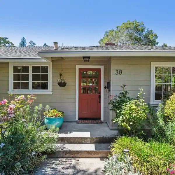 INVITING HOME IN THE DESIRABLE FLATS OF FAIRFAX