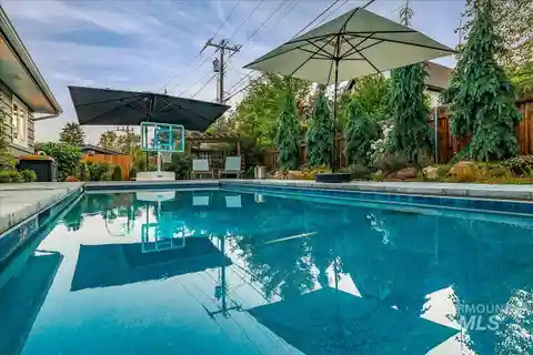 Beautifully Renovated Home Blending Luxury and Comfort