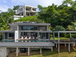 Villa Gaia: Gorgeous Modern Designed Ocean View Home