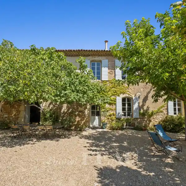 BEAUTIFUL ESTATE SURROUNDED BY GREENERY
