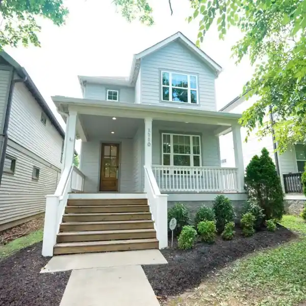 CHARMING AND VERSATILE OPEN-CONCEPT HOME