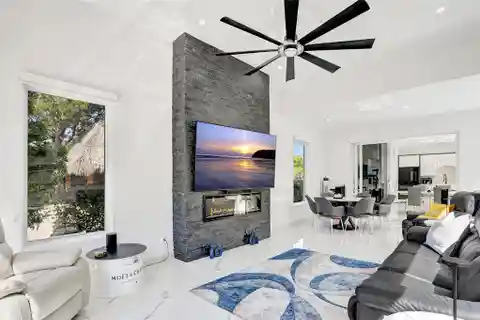 Must-See Home in in Sunny South Florida