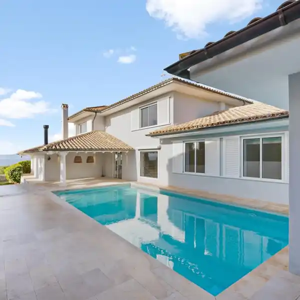 MODERN VILLA WITH DIRECT SEA VIEWS