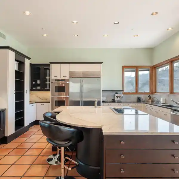 ARCHITECT-DESIGNED HOME WITH PANORAMIC MOUNTAIN VIEWS