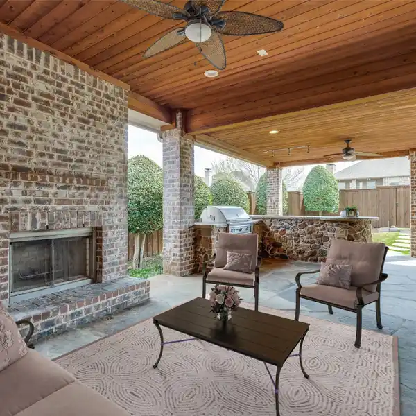 SENSATIONAL HOME IN CASTLE HILLS