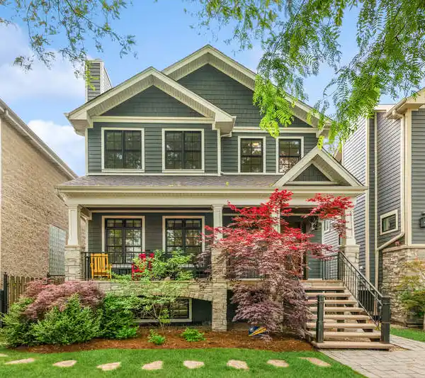 REFINED AND THOUGHTFUL DESIGN ON A LARGE ROSCOE VILLAGE LOT