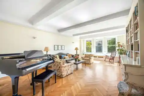 Timeless Elegance Meets Iconic Views