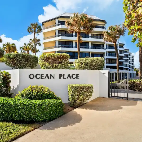 IMMACULATE CONDO WITH OCEAN VIEWS